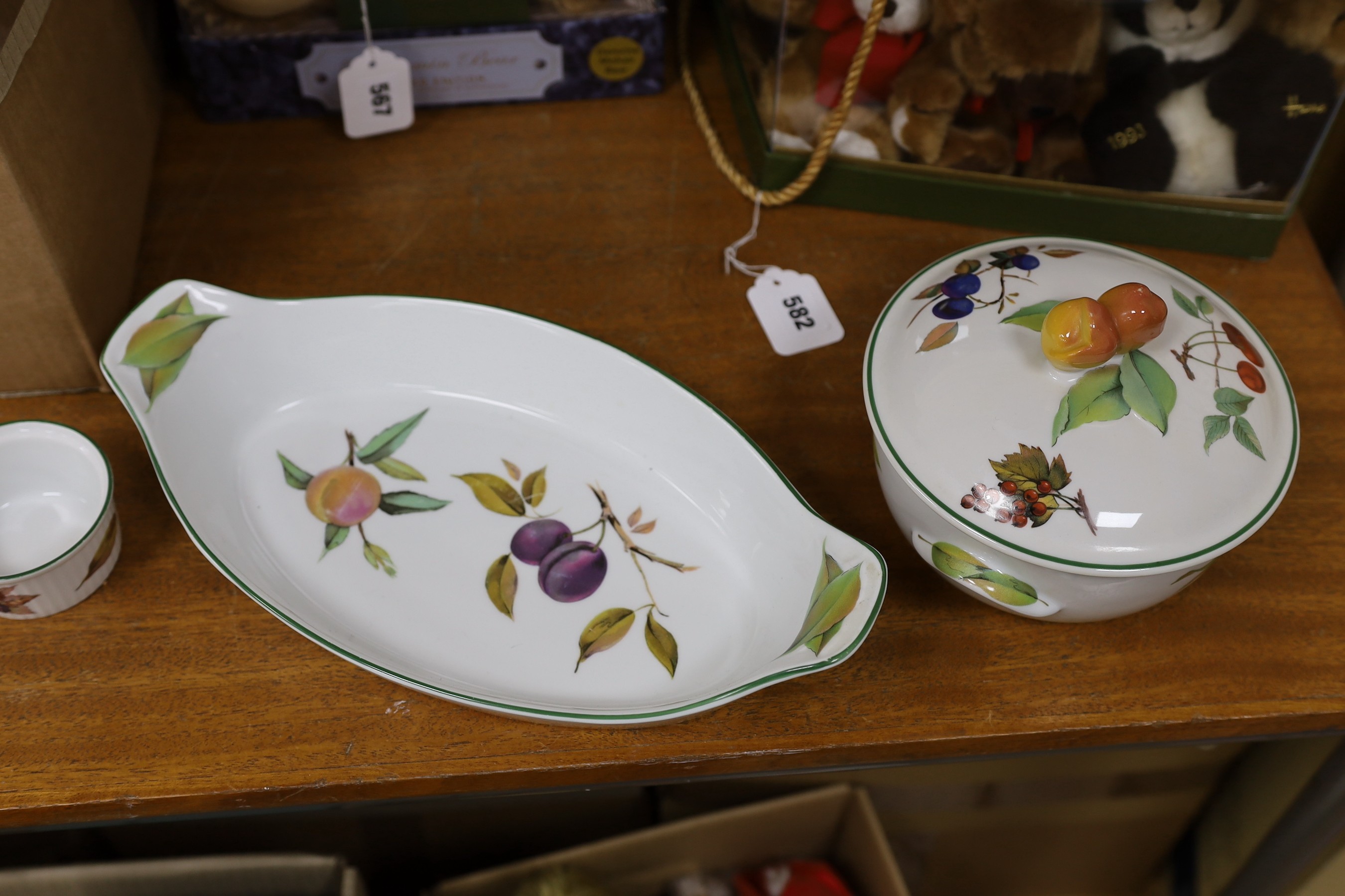 Worcester Evesham pattern tableware and Minton cake plate